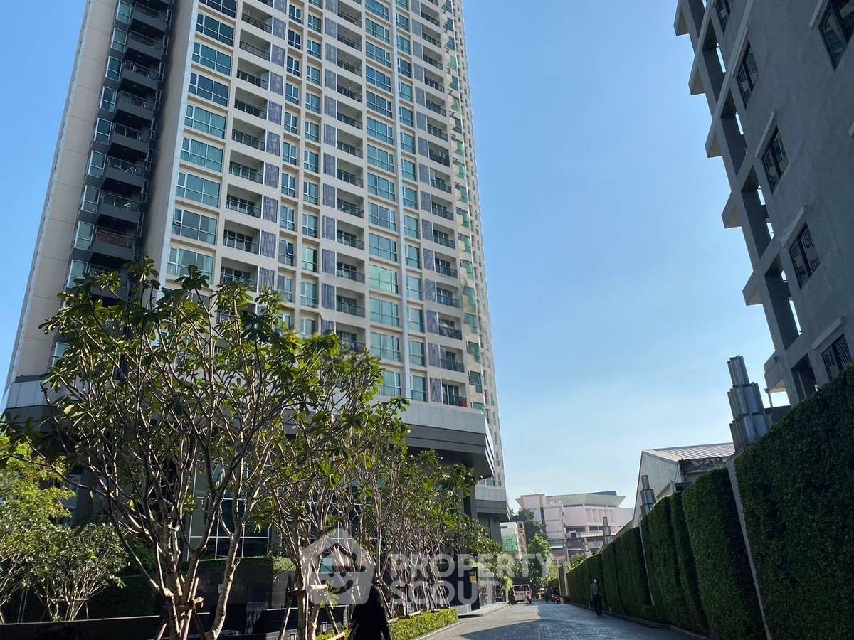 รูป คอนโด 2-ห้องนอน ที่ ริธึ่ม สาทร ใกล้ BTS สะพานตากสิน (ID 2746673) - รูปที่ 3/10