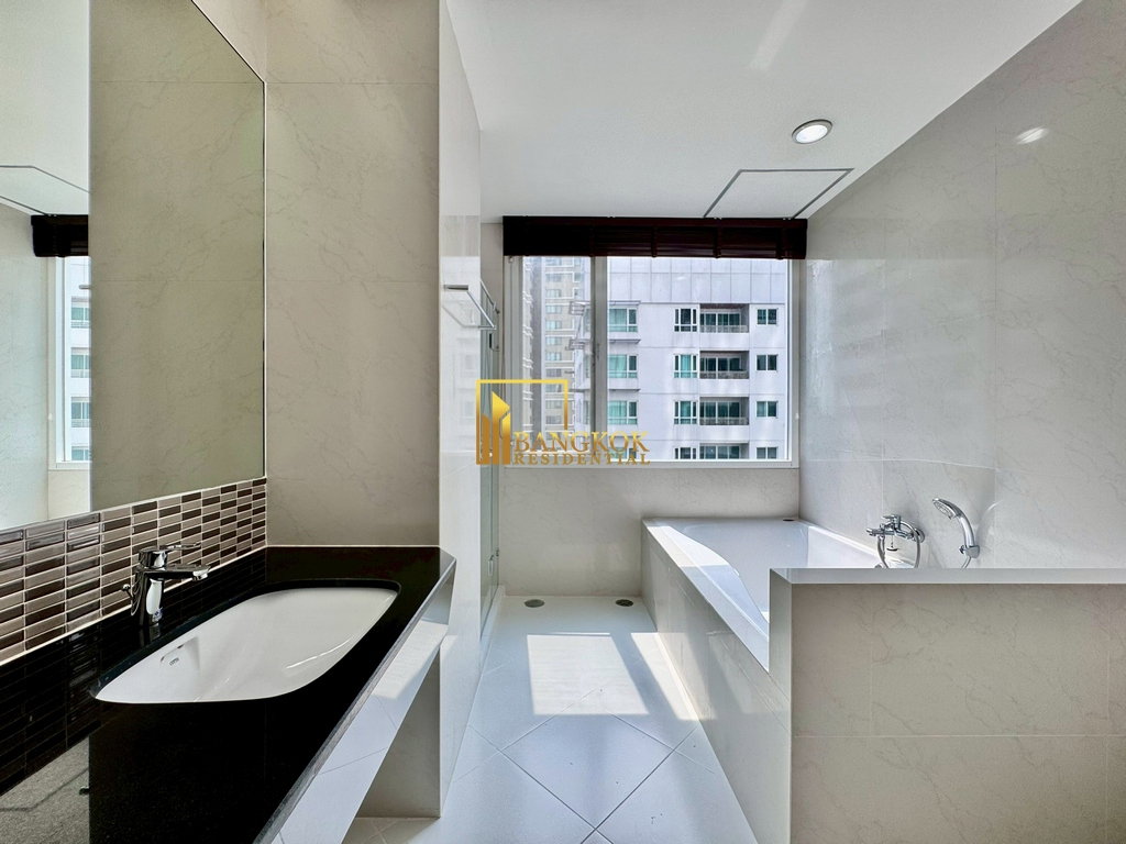 รูป Bright & Airy 4 Bedroom Luxury Apartment in Phrom Phong - BR21229AP - รูปที่ 32/55