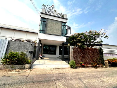 เช่าบ้านเดี่ยว ถนนลาดพร้าว : WS6898  บ้านเดี่ยว 3 ชั้น ลาดพร้าว 80 🏡 ใกล้โรงเรียนนานาชาติ เพียง 95,000/เดือน เหมาะอยู่อาศัยหรือโฮมออฟฟิศ!