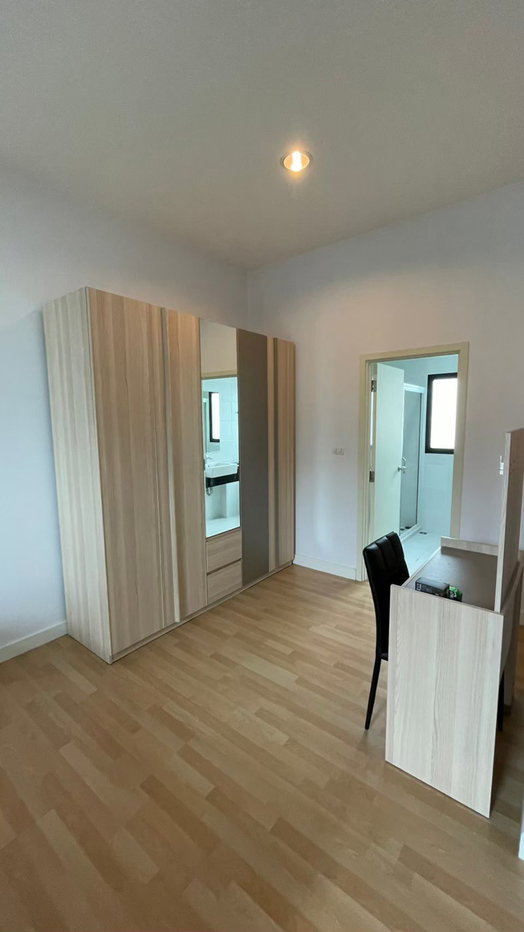 รูป 🏡 ให้เช่าทาวน์โฮม 3 ชั้น Flora วงศ์สว่าง ✨ บ้านสวย ทำเลดี ใกล้ MRT แยกติวานนท์ เพียง 500 เมตร เดินทางสะดวก - รูปที่ 3/11