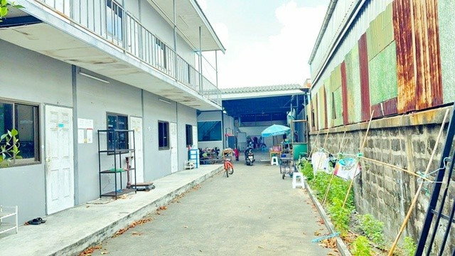 รูป เกือบ 1ไร่ 378 ตร.ว. โกดัง 1500 ตร.ม. รพ.บางปะกอก 9 700 ม. สุขสวัสดิ์8-18 พื้นที่ให้เช่า พร้อมอาคาร 2 ชั้น 16 นอน 16 น้ำ - รูปที่ 4/8