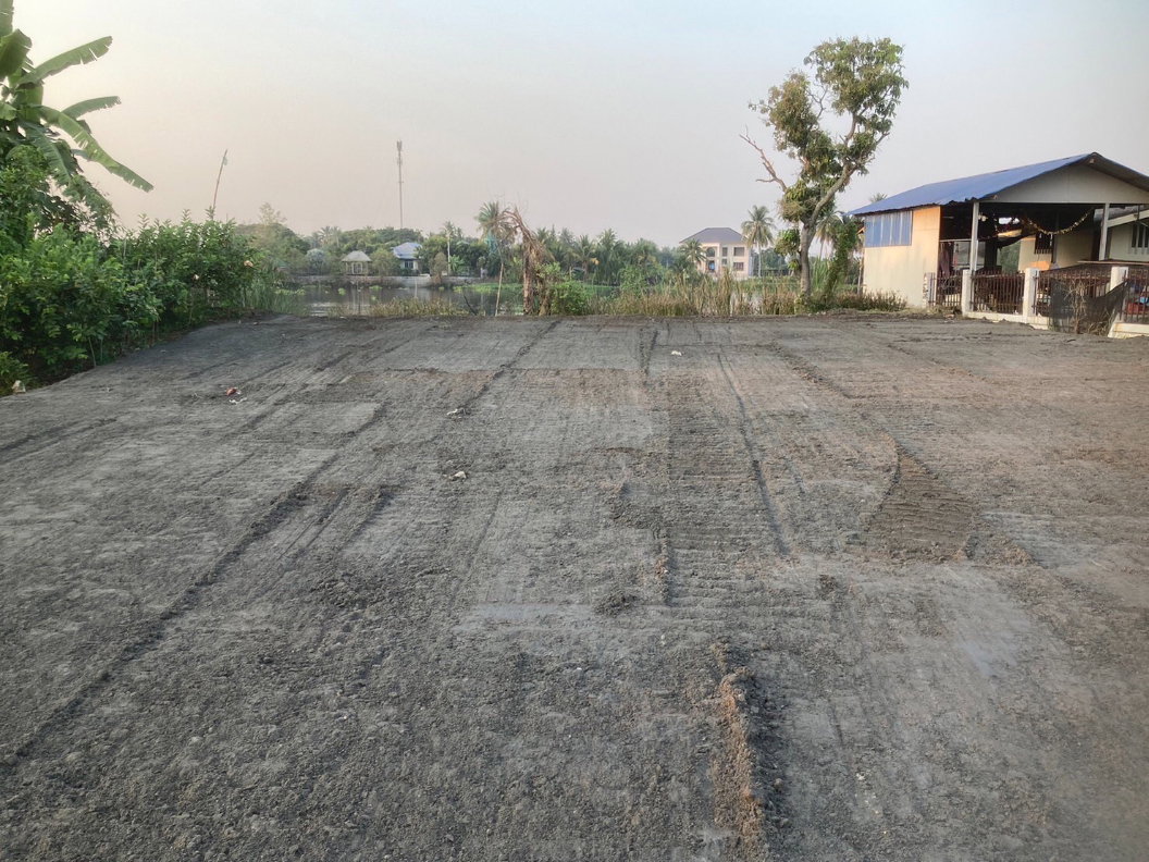 รูป ขายที่ดินถมแล้ว 1 ไร่ 2 งาน 60 ตารางวา ติดแม่น้ำท่าจีน พร้อมโฉนด กระทุ่มแบน สมุทรสาคร ใกล้เซ็นทรัลศาลายา เซ็นทรัลมหาชัย - รูปที่ 2/6