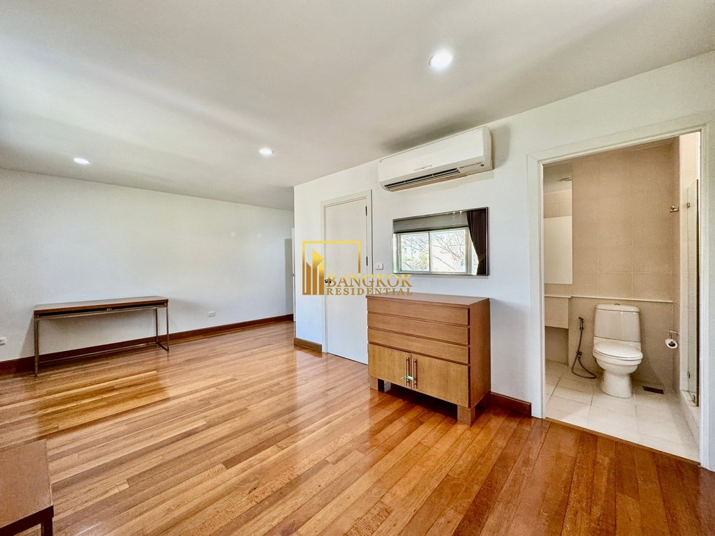 picture Expansive 4 Bedroom House With Pool Access in Ekkamai - BR28090SH - 25/32