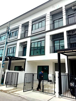 Townhouses for rent Bangna Commercial College : For Rent 3-story Townhouse LUMPINI TOWN PLACE SUKHUMVIT - SRINAKARIN 3 bedroom 2 bathroom