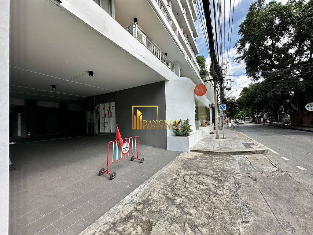 รูป Modern 3 Bedroom Apartment in Phrom Phong Area - BR21080AP - รูปที่ 35/35