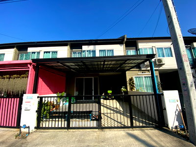 ทาวน์โฮม ธัญบุรี ปทุมธานี : ขาย เช่า ราคาขายคุ้มมากกกก ขายเพราะเจ้าของทำงานที่สมุทรปราการ แทบไม่ได้กลับไปเลย บ้านใหม่กริ๊บมากกก