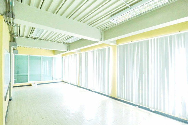 รูป มีลิฟต์ ชั้น1-3 ใกล้แม็คโคร คลองหลวง 400ม. ตลาดไอยรา 600ม. โชว์รูม อาคารให้เช่า 3 นอน 5 น้ำอาคาร 4 ชั้น 113 ตร.ว. 453 ตร.ม. ตลาดไท 900 ม. - รูปที่ 7/8