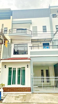 เหมาะกับอยู่อาศัย และทำธุรกิจ โฮมออฟฟิศ 4 นอน 5 น้ำ 25 ตร.วา.300 ตร.ม. MRT ศรีลาซาล 530ม. ลาซาล รร.นานาชาติบางกอกพัฒนา 1.2 กม.