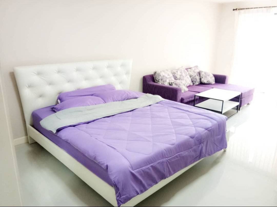 picture Champs-Élysées: Beautiful Room | Fast Booking Recommended! - 1/8