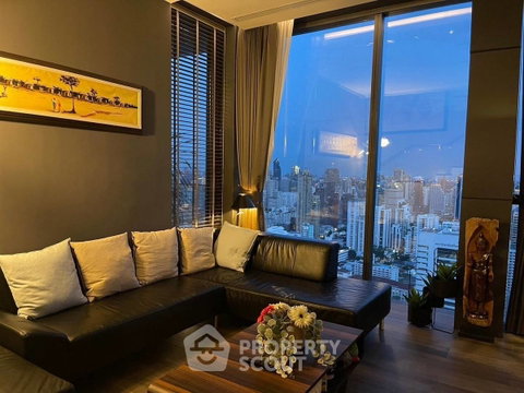 4-BR Condo at The Esse At Singha Complex near MRT Phetchaburi (ID 2740329)