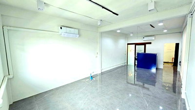 เช่าอาคารพาณิชย์ วิทยาลัยป้องกันราชอาณาจักร (วปอ.) : พร้อมที่จอดรถ ร้าน Salon สตูดิโอ BTSสะพานควาย 200ม ห้องน้ำ 44ตร.ม.ชั้น 4 อารีย์-สะพานควาย รร.สุรศักดิ์มนตรี 2.5 กม.