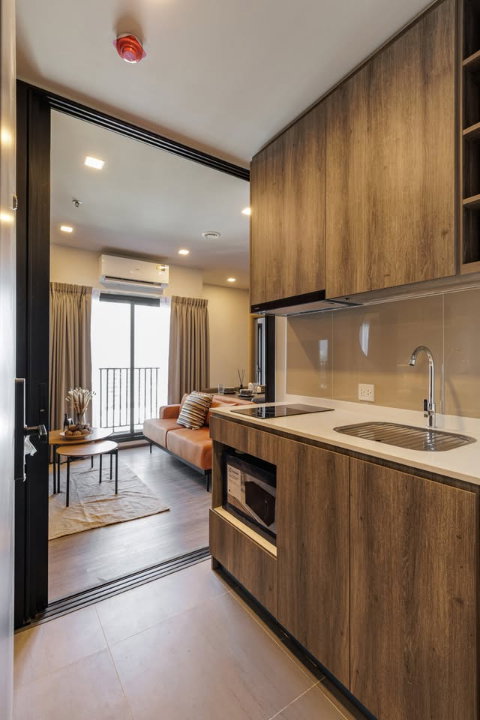 รูป ให้เช่าคอนโด Metris District Ladprao (Pet Friendly) 2 bed ตกแต่งครบพร้อมเข้าอยู่ ใกล้สถานี interchange MRT พหลโยธิน และ BTS ลาดพร้าว -RW007783 - รูปที่ 9/18