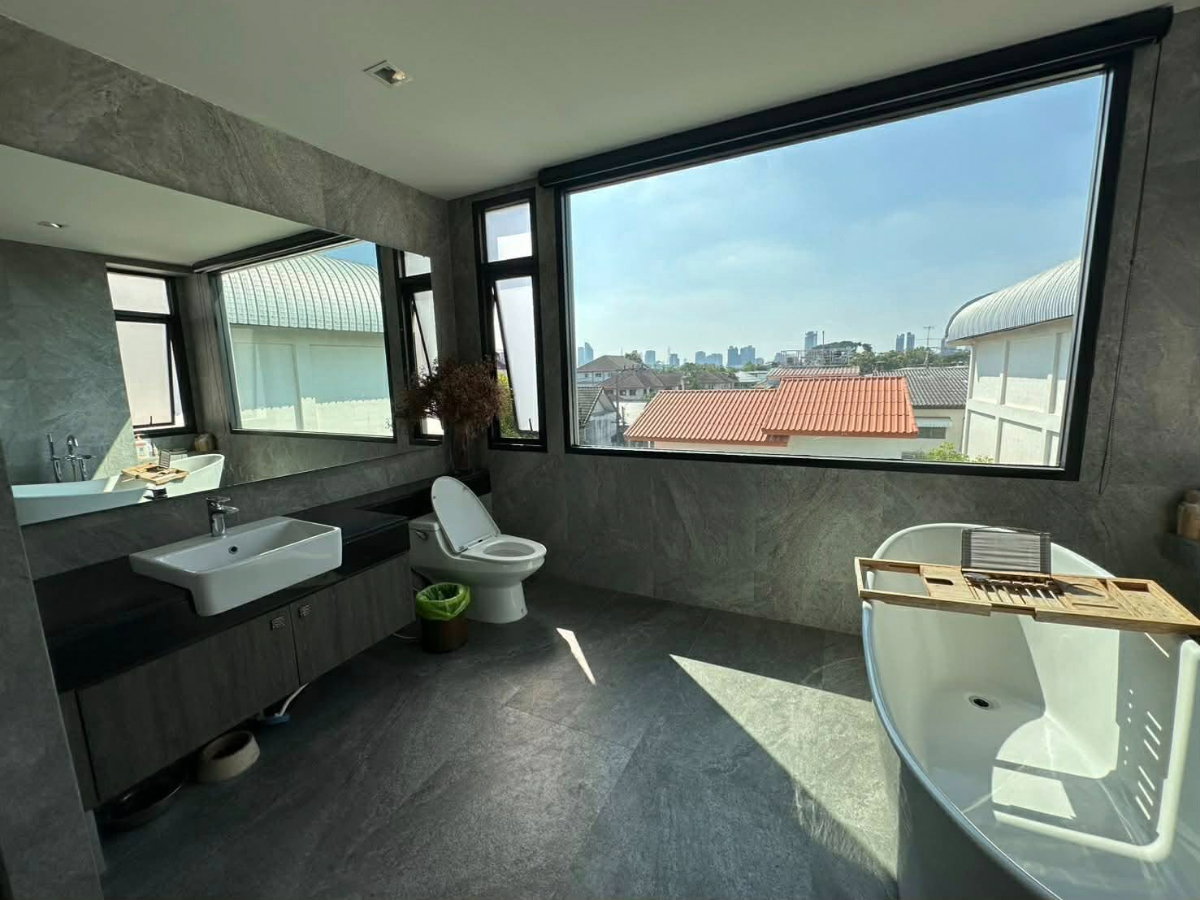 รูป WS6898  บ้านเดี่ยว 3 ชั้น ลาดพร้าว 80 🏡 ใกล้โรงเรียนนานาชาติ เพียง 95,000/เดือน เหมาะอยู่อาศัยหรือโฮมออฟฟิศ! - รูปที่ 5/11