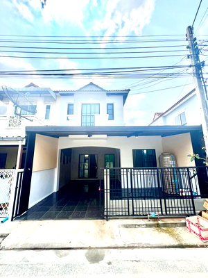 ขายทาวน์โฮม : ทาวน์เฮ้าส์ รีโนเวทใหม่ หมู่บ้าน เคซี.รามอินทรา 8 ซอย21 ถนนไทยรามัญ คลองสามวา พร้อมอยู่ เฟอร์นิเจอร์สวยๆ