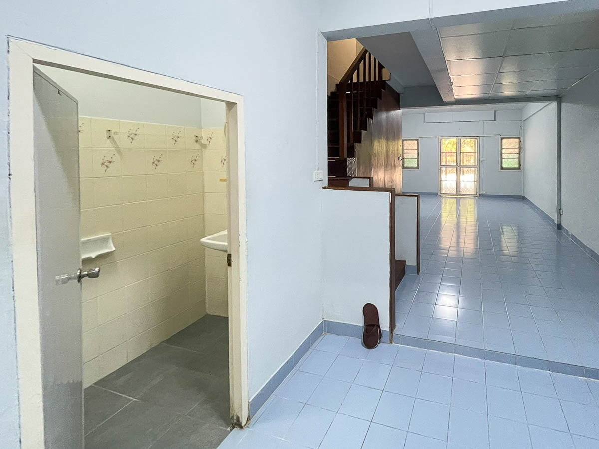 รูป ขาย บ้าน Flowery Home ปากเกร็ด บ้านทาวน์เฮาส์ 2 ชั้น แบบ 2 ห้องนอน 17 ตรว 110 ตรม สภาพดี ใกล้ ติวานนท์ ศรีสมาน ดอนเมือง อิมแพ็ค เมืองทอง : EL26S-002 - รูปที่ 7/16