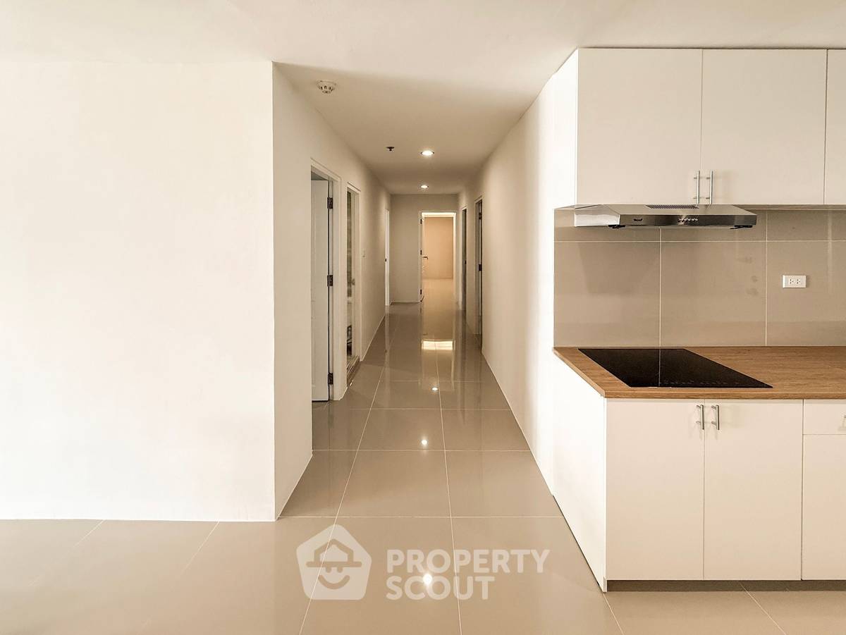 รูป คอนโด 4-ห้องนอน ที่ เดอะวอเตอร์ฟอร์ด ไดมอน ทาวเวอร์ สุขุมวิท ใกล้ BTS พร้อมพงษ์ (ID 2741918) - รูปที่ 3/19