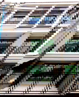 เช่าทาวน์โฮม พระประแดง สมุทรปราการ : MTR30 เช่า ทาวน์โฮม 3 ชั้น "บ้านกลางเมือง สุขสวัสดิ์" ติดถนนใหญ่ ใกล้รถไฟฟ้าสายสีม่วง!