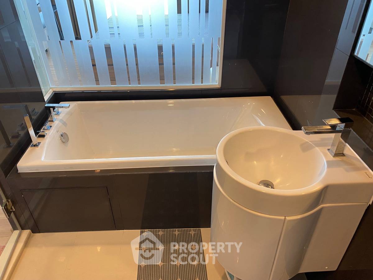 รูป คอนโด 2-ห้องนอน ที่ ริธึ่ม สาทร ใกล้ BTS สะพานตากสิน (ID 2744477) - รูปที่ 6/10