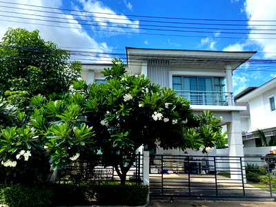 เช่าบ้านเดี่ยว เมืองปทุมธานี ปทุมธานี : ให้เช่าบ้านเดี่ยว 2 ชั้น หมู่บ้านเพอร์เฟคเพลสรังสิต 58 ตรว. บิวท์อินทั้งหลัง บ้านสวยบรรยากาศรีสอร์ท ส่วนกลางทะเลสาบ 100 ไร่ ติดทางด่วนบางพูน