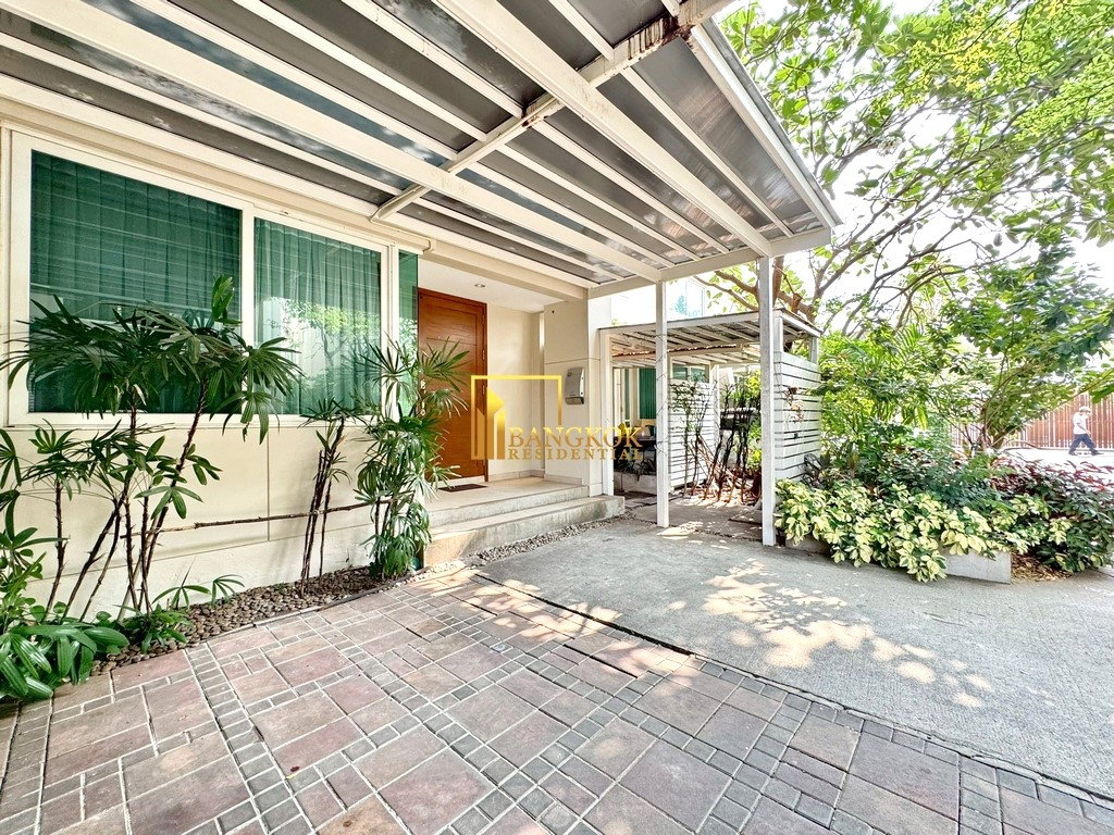 picture Expansive 4 Bedroom House With Pool Access in Ekkamai - BR28090SH - 3/32