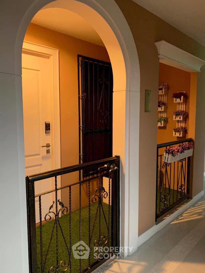 picture 1-BR Condo at The Crest Phahonyothin 11 near BTS Ari (ID 392916) - 9/16