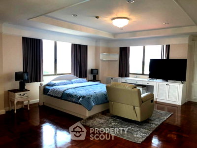 Condos for rent Soi Sukhumvit 71 : 3-BR Condo at Phatsana Garden near BTS Ekkamai (ID 2723478)