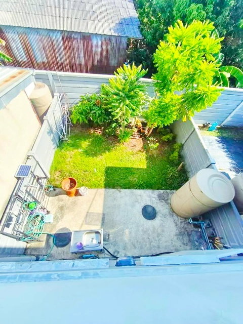 รูป ใกล้ตลาดสมบัติบุรี 2.9 กม.สะพานพระราม4 2.97กม. ชัยพฤกษ์-แจ้งวัฒนะ ทาวน์โฮม 2 ชั้นให้เช่า 3 นอน 2 น้ำ - รูปที่ 2/8