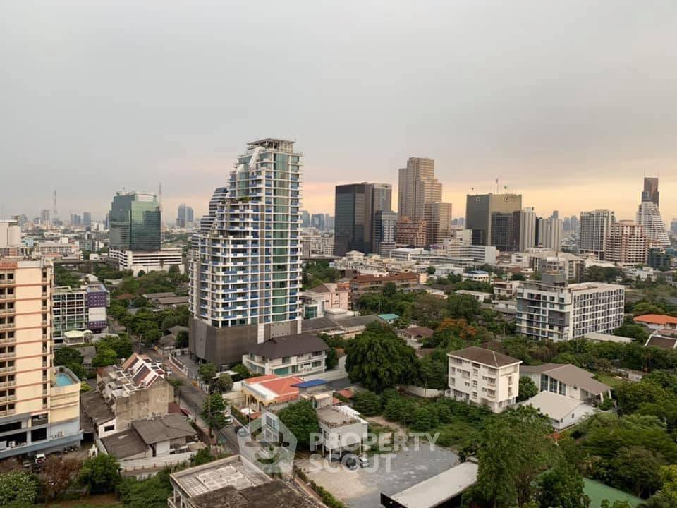 picture 1-BR Condo at The Crest Phahonyothin 11 near BTS Ari (ID 392916) - 15/16