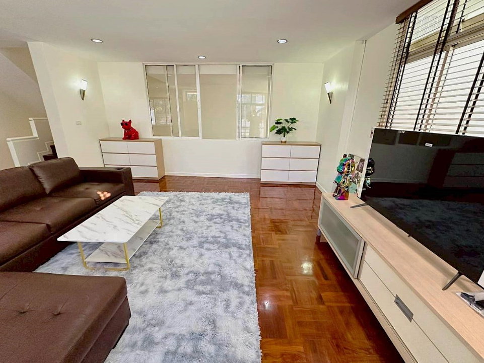 รูป บ้านเดี่ยว 5 ห้องนอน รีโนเวทใหม่ พร้อมพงษ์ ** NO CO-AGENT ** - รูปที่ 4/18