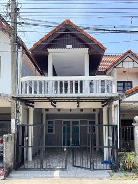 ขาย บ้าน Flowery Home ปากเกร็ด บ้านทาวน์เฮาส์ 2 ชั้น แบบ 2 ห้องนอน 17 ตรว 110 ตรม สภาพดี ใกล้ ติวานนท์ ศรีสมาน ดอนเมือง อิมแพ็ค เมืองทอง : EL26S-002