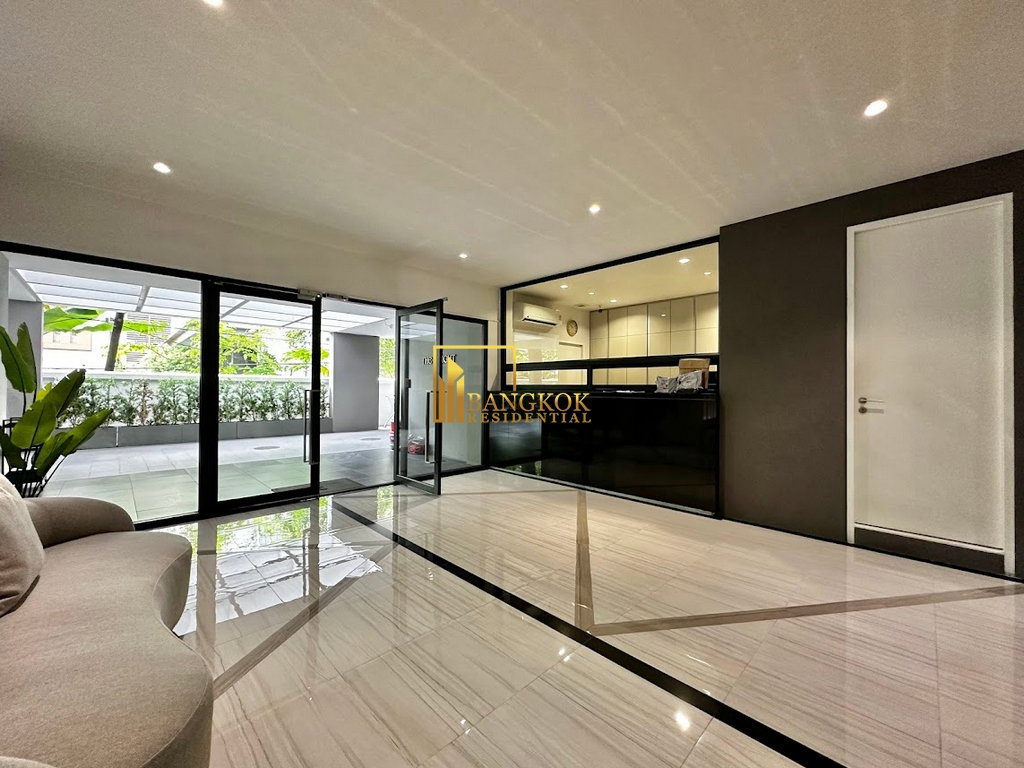 รูป Modern 3 Bedroom Apartment in Phrom Phong Area - BR21080AP - รูปที่ 33/35