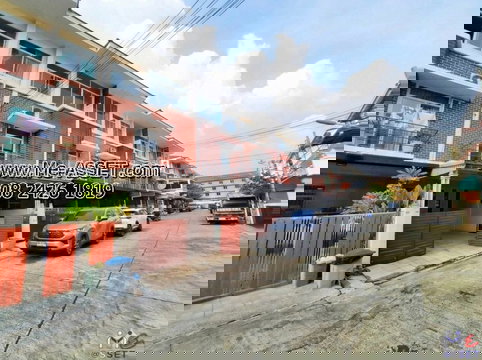 For Rent on Main Road, Kallaprapruk – 3 Floors, 5 Bedrooms, Near BTS/MRT Bang Wa & British Columbia International School | The British (Sathorn)