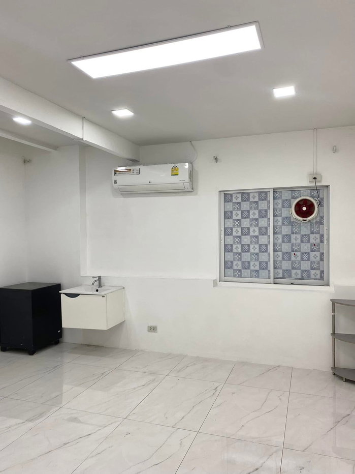 รูป ให้เช่า อาคารพาณิชย์ 2 คูหา 3 ชั้นครึ่ง พร้อมชั้นลอย ตกแต่งภายในเรียบร้อย พร้อมเปิดกิจการทันที เหมาะสำหรับ คลินิก สปา สำนักงาน ทำเลดี ตรงCBP -RW007788 - รูปที่ 19/25