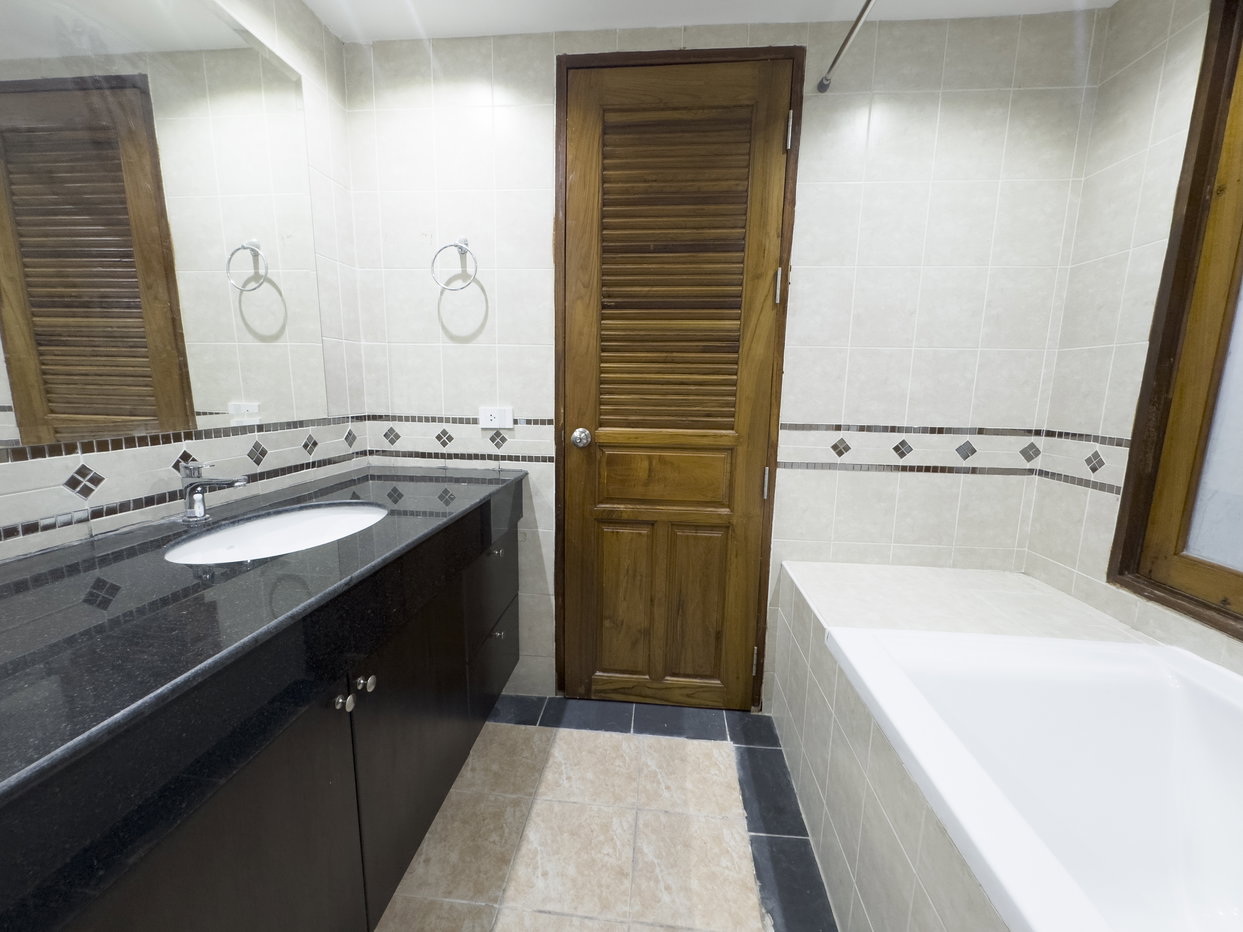 รูป 2 Bed Condo for Sale at Royal Hill Resort in Thappraya Pattaya - รูปที่ 17/17