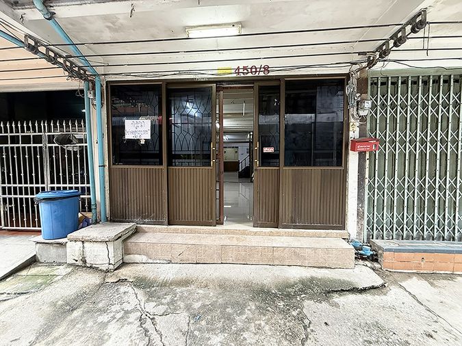 ขายทาวน์เฮ้าส์พร้อมอยู่ ซอยพิบูลอุปถัมภ์ แขวงสามเสนนอก เขตห้วยขวาง กรุงเทพฯ 3 นอน 2 น้ำ