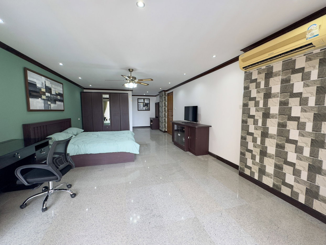 รูป 2 Bed Condo for Sale at Royal Hill Resort in Thappraya Pattaya - รูปที่ 6/20