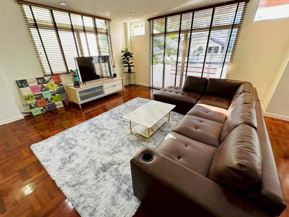 รูป บ้านเดี่ยว 5 ห้องนอน รีโนเวทใหม่ พร้อมพงษ์ ** NO CO-AGENT ** - รูปที่ 10/18