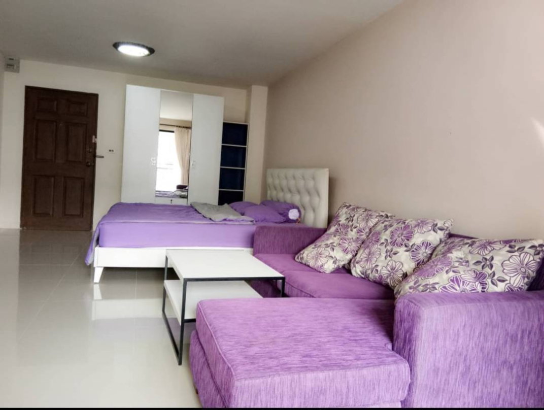 picture Champs-Élysées: Beautiful Room | Fast Booking Recommended! - 2/8
