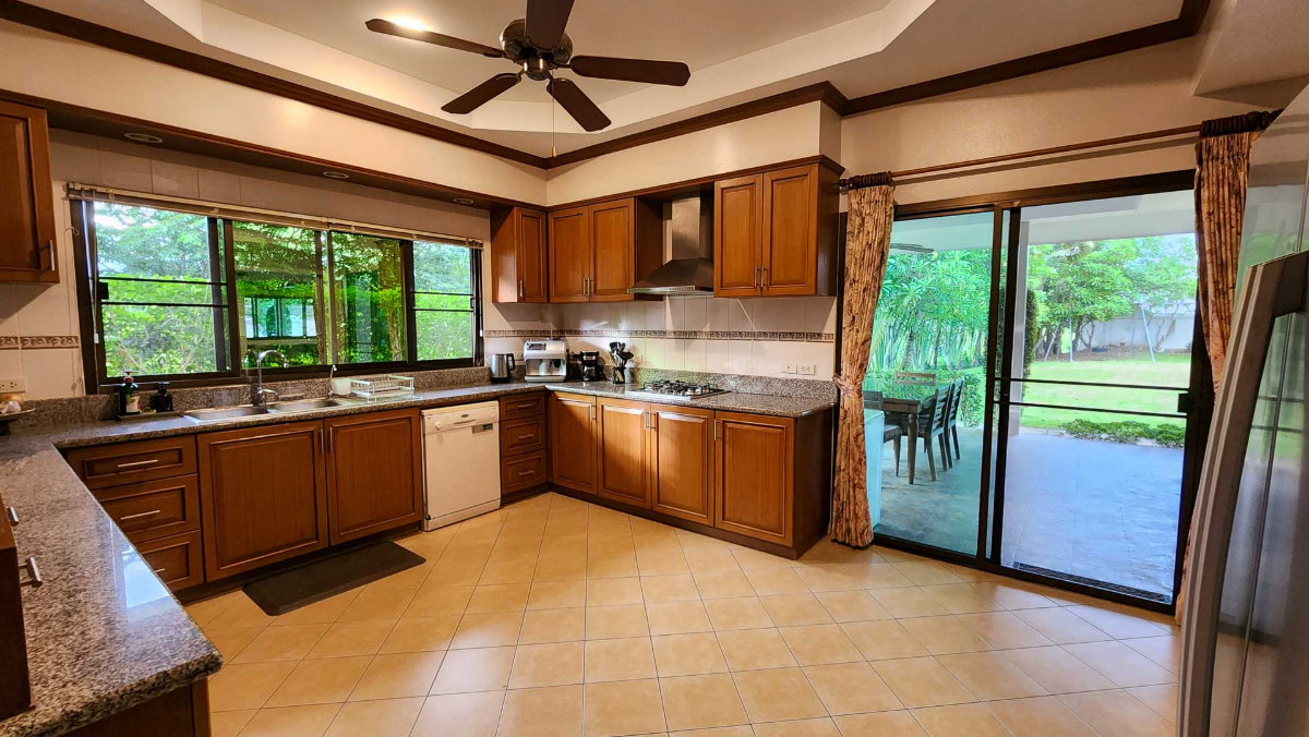 รูป พูลวิลล่า 5 ห้องนอนที่น่าจดจำ พร้อมสวนขนาดใหญ่ในดอยสะเก็ด - รูปที่ 33/48