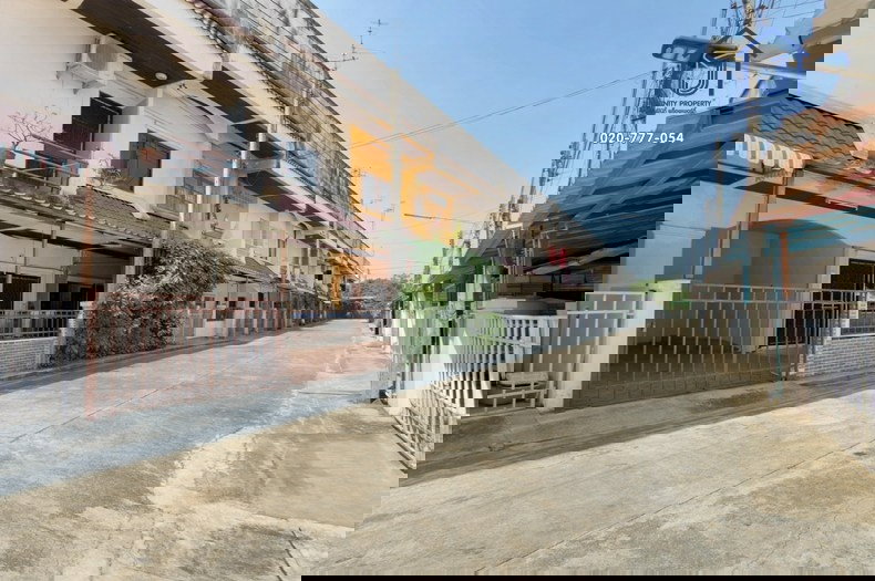 รูป ขายทาวน์เฮ้าส์ 2 ชั้น หมู่บ้านแหวนยอด 1 ซอยลำลูกกา 21 ใกล้สถานีรถไฟฟ้าคูคต - รูปที่ 2/12