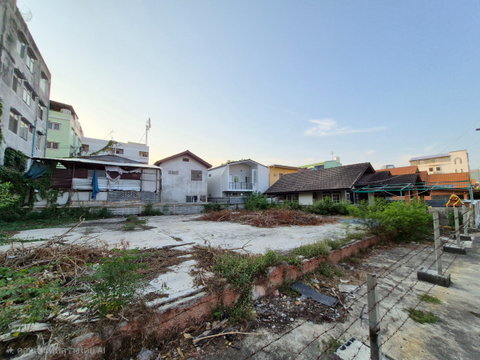 Land for sale, 96 sq.wa., orange zone (Y.6-46), Bangna-Lasalle 71, near the BTS Skytrain, with access from two roads: Sukhumvit Bangna-Trat Road.