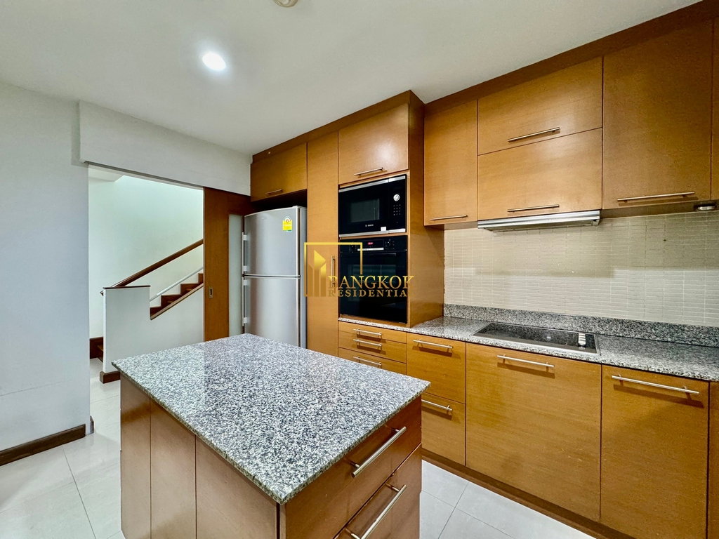 picture Expansive 4 Bedroom House With Pool Access in Ekkamai - BR28090SH - 9/32