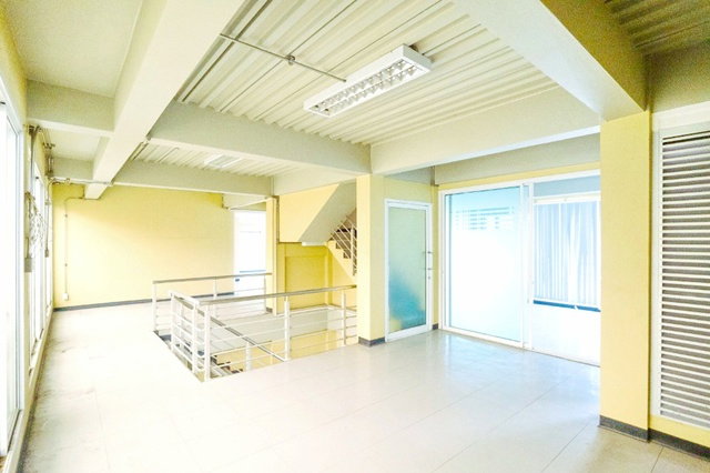 รูป มีลิฟต์ ชั้น1-3 ใกล้แม็คโคร คลองหลวง 400ม. ตลาดไอยรา 600ม. โชว์รูม อาคารให้เช่า 3 นอน 5 น้ำอาคาร 4 ชั้น 113 ตร.ว. 453 ตร.ม. ตลาดไท 900 ม. - รูปที่ 5/8