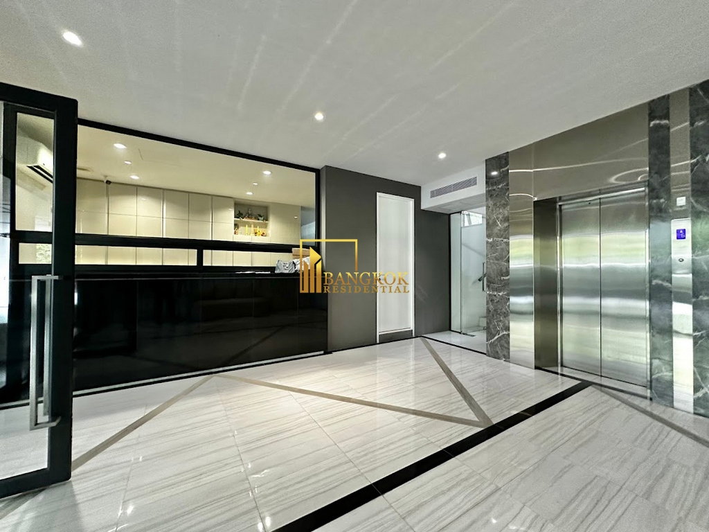 รูป Modern 3 Bedroom Apartment in Phrom Phong Area - BR21080AP - รูปที่ 32/35