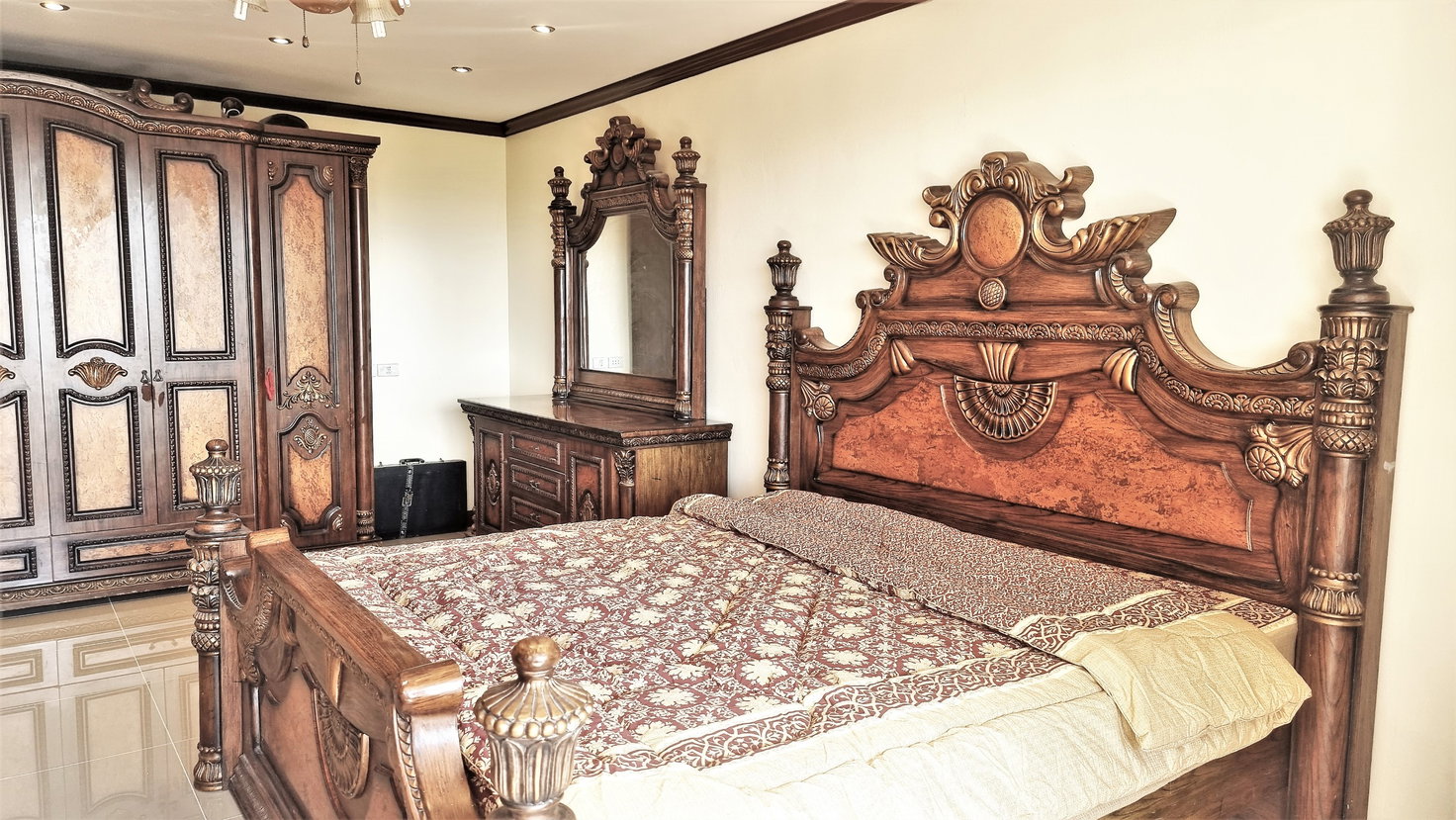 รูป 3 Bed Condo for Sale at Royal Hill Resort in Thappraya Pattaya - รูปที่ 13/20