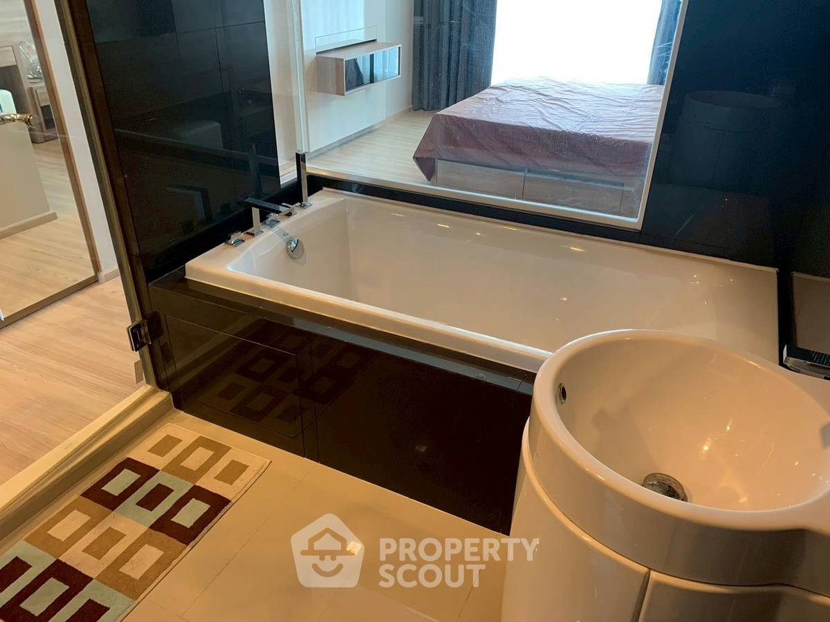 รูป คอนโด 2-ห้องนอน ที่ ริธึ่ม สาทร ใกล้ BTS สะพานตากสิน (ID 2746251) - รูปที่ 12/13