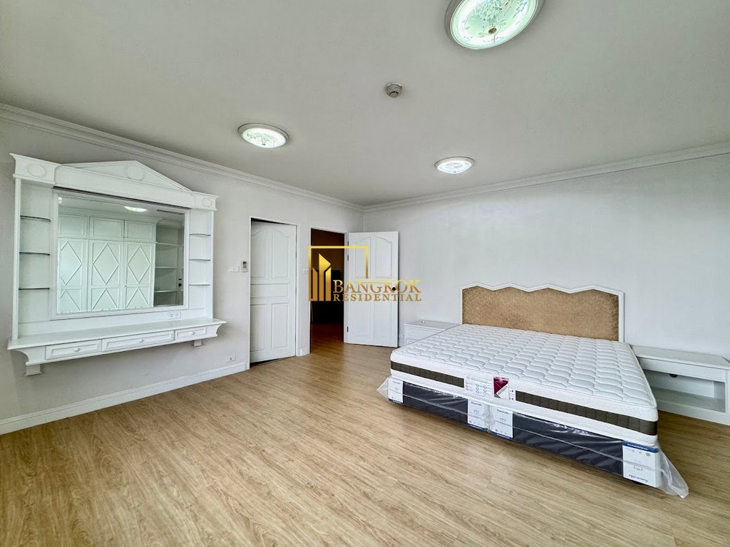 รูป Renovated 3 Bed Apartment in Phrom Phong Area - BR21169CD - รูปที่ 19/41