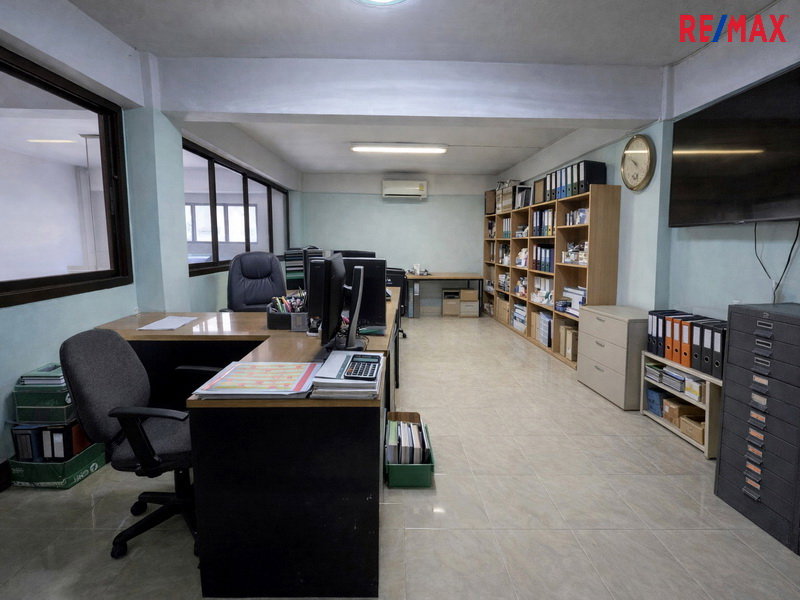 รูป ขายอาคารพาณิชย์ 3.5 ชั้น 3 คูหา พระราม 2 ซอยสะแกงาม 35/3 พื้นที่ใหญ่ เหมาะทำธุรกิจ - รูปที่ 9/34