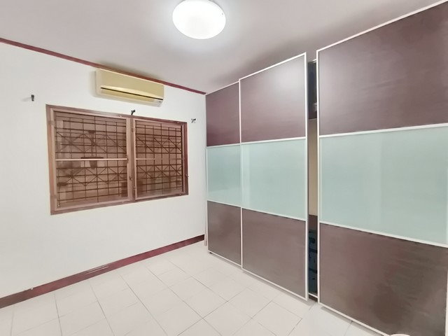 รูป บ้านเดี่ยวพร้อมอยู่ ใกล้สนามบินดอนเมือง ทำเลดีมาก! ✈️ “ซื้อแล้วอยู่ได้เลย” ต้องดูหลังนี้! - รูปที่ 10/24