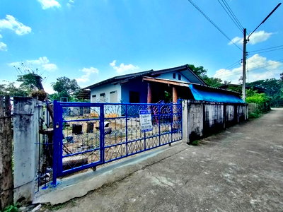 ขายบ้านเดี่ยว : บ้านพักอาศัยครึ่งตึกครึ่งไม้ 1 ชั้น หมู่ 9 , ซอยบ้านทุ่งเจริญ  อ.เถิน จ.ลำปาง (ราคา 200,000 บาท)  